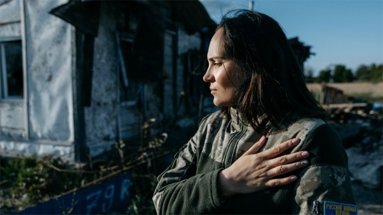 Η ιστορία του Σεργκέι Μακάροφ και οι φωτογραφίες του από την πολιορκημένη Μαριούπολη