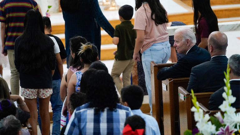 Ο Μπάιντεν στην Ουβάλντε του Τέξας για να απαλύνει το πόνο μετά το μακελειό