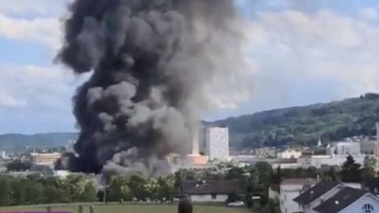 Ελβετία: Μεγάλη φωτιά ξέσπασε σε βιομηχανικό κτίριο έξω από τη Ζυρίχη