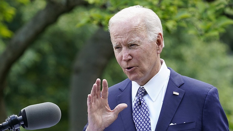 Ο Μπάιντεν αποκλείει το ενδεχόμενο παράδοσης στην Ουκρανία MLRS που θα μπορούσαν να φτάσουν στη Ρωσία