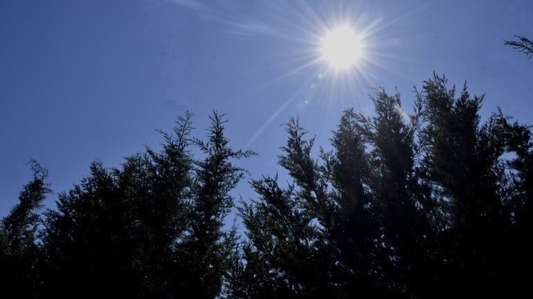 Ηλιοφάνεια την Τρίτη με τοπικές βροχές, αυξημένες συγκεντρώσεις αφρικανικής σκόνης και θερμοκρασία σε άνοδο