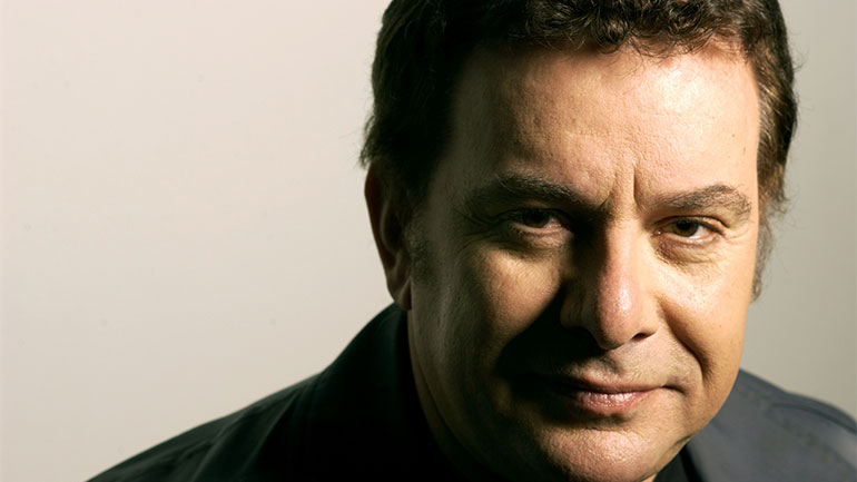 Μανώλης Μητσιάς: «50 χρόνια χρυσάφι» στον Κήπο του Μεγάρου