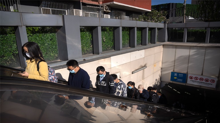 Ανακούφιση στους κατοίκους της Σανγκάης για την άρση του δρακόντειου lockdown ύστερα από δύο ολόκληρους μήνες