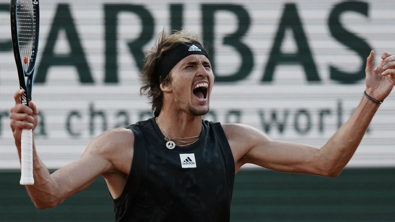 Ρολάν Γκαρός: Ο Ζβέρεφ «φρέναρε» τον Αλκαράθ και προκρίθηκε στους «4»