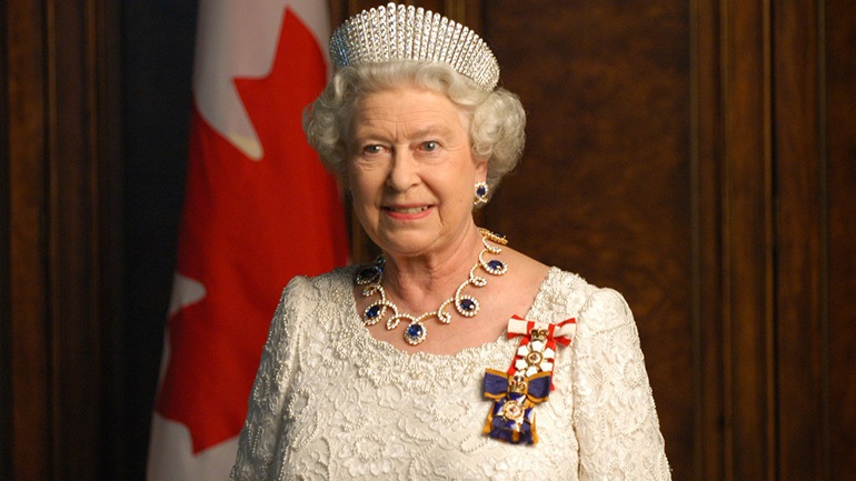 Η Γαλλία θα τιμήσει τα 70 χρόνια από την ενθρόνιση της Ελισάβετ με την αφή της φλόγας στην Αψίδα του Θριάμβου