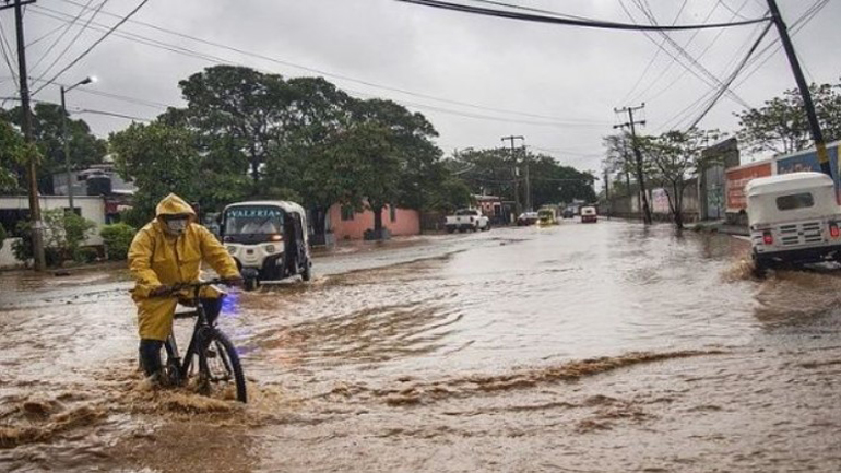 Μεξικό: Στους 10 οι νεκροί από τον κυκλώνα «Αγκάθα» – Περίπου 20 αγνοούμενοι