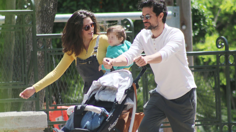 Ορφέας Αυγουστίδης & Γεωργία Κρασσά: Βόλτα στο κέντρο της Αθήνας λίγο πριν από τον γάμο τους