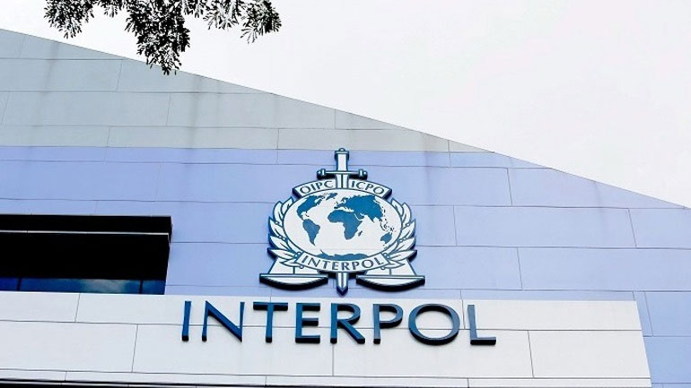 Ιντερπόλ: Οι χώρες να παρακολουθούν την πορεία των όπλων που στέλνουν στην Ουκρανία