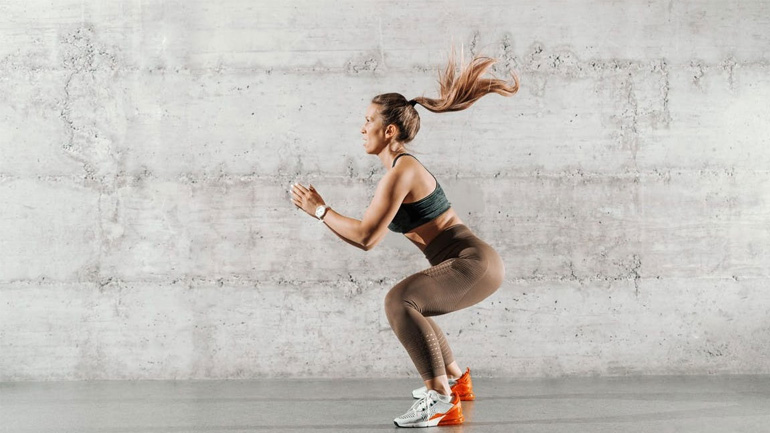 Πρόγραμμα 30 ημερών με βαθιά καθίσματα για δυνατούς γλουτούς