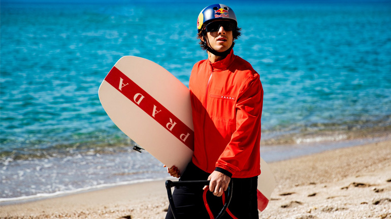 “Water on the Moon” Το ονειρικό line του Νικόλα Πλυτά στο σεληνιακό τοπίο της Μήλου