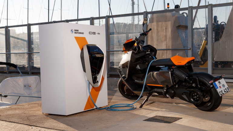 Μεγάλα ποσά επενδύονται για την ανακύκλωση των μπαταριών μοτοσικλετών και αυτοκινήτων.