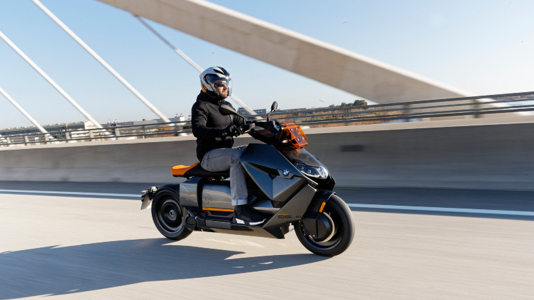 Οι κατασκευαστές οχημάτων επενδύουν στο καυτό θέμα της ανακύκλωσης μπαταριών