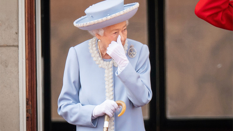Η βασίλισσα Ελισάβετ ένιωσε «δυσφορία» κατά τη σημερινή παρέλαση και δεν θα παραστεί στις αυριανές εκδηλώσεις