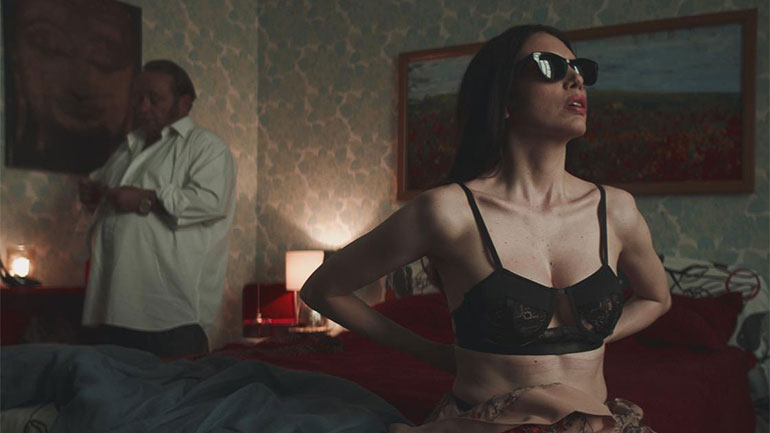 «Mαύρα Γυαλιά»: Μια αιματηρή horror ταινία από τον «μετρ του τρόμου» Ντάριο Αρτζέντο