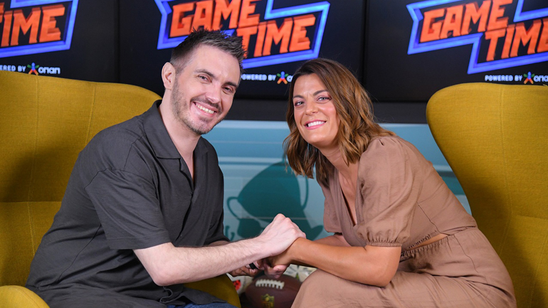 ΟΠΑΠ Game Time: O Μιχάλης Χατζηγιάννης αφιερώνει τραγούδι στην Εθνική Ομάδα