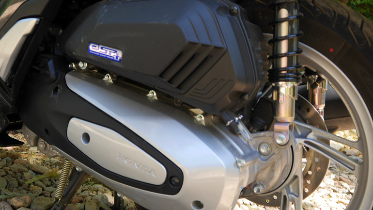 Δυναμικός στις χαμηλές και μεσαίες στροφές ο οικονομικός κινητήρας της Honda.