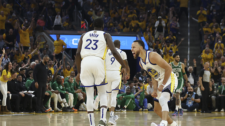 ΝΒΑ: Aπίστευτος Στεφ Κάρι έσπασε ρεκόρ τριπόντων σε μία περίοδο στην ιστορία των τελικών!