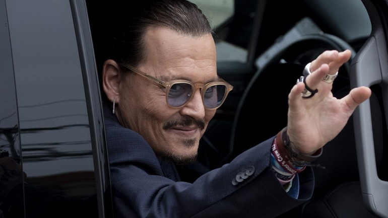 Αφού πρώτα έγινε ρεζίλι των σκυλιών…