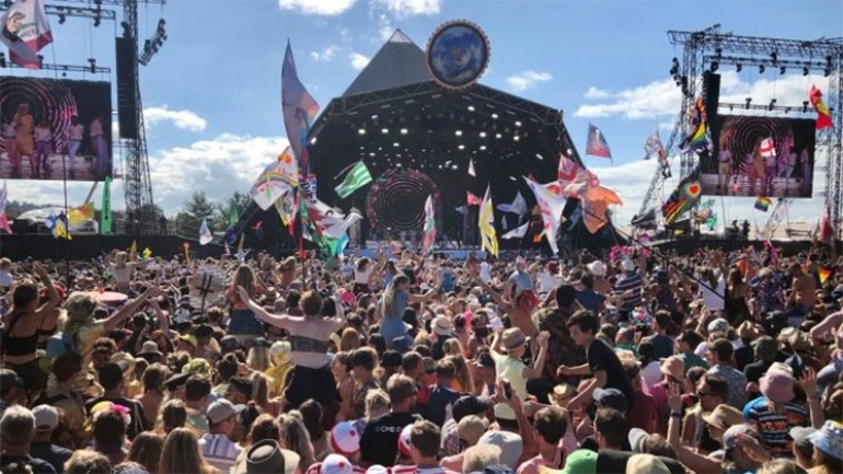 To φεστιβάλ του Γκλάστονμπερι υποδέχεται αστέρια της παγκόσμιας μουσικής σκηνής