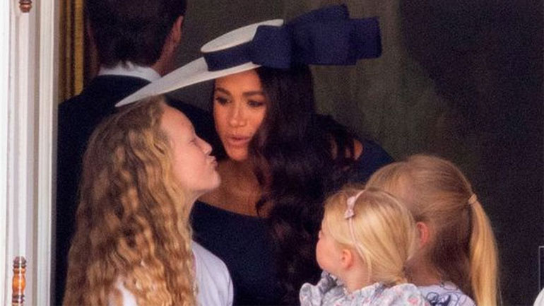 Στην Αγγλία για το πλατινένιο ιωβηλαίο η Meghan Markle – Η πρώτη της εμφάνιση