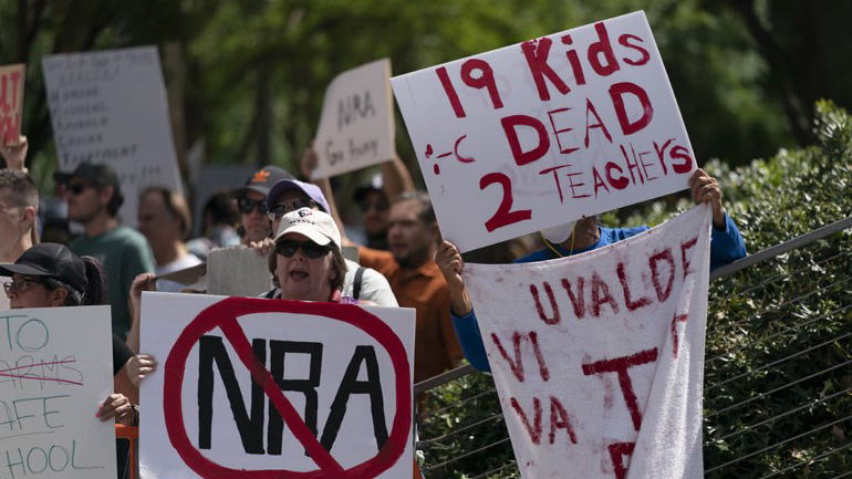 Μπάιντεν: Nα «απαγορευθεί» η πώληση τουφεκιών εφόδου σε ιδιώτες