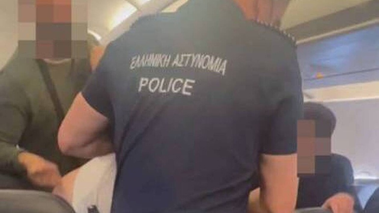 Απίστευτο περιστατικό σε πτήση Λονδίνο – Κρήτη: Μεθυσμένος Βρετανός ούρησε τον αδερφό του
