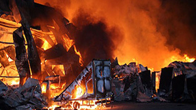 Μπαγκλαντές: Τουλάχιστον πέντε νεκροί από πυρκαγιά σε χώρο εμπορευματοκιβωτίων