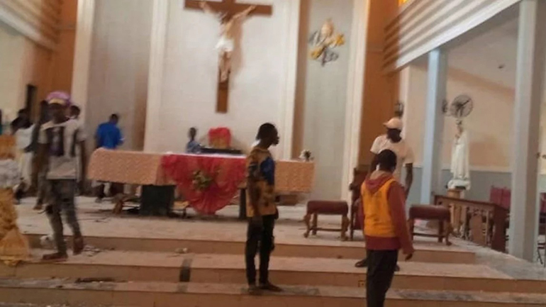Νιγηρία: Τουλάχιστον 50 νεκροί από επίθεση ενόπλων εναντίον πιστών σε εκκλησία Νιγηρία: Τουλάχιστον 50 νεκροί από επίθεση ενόπλων εναντίον πιστών σε εκκλησία