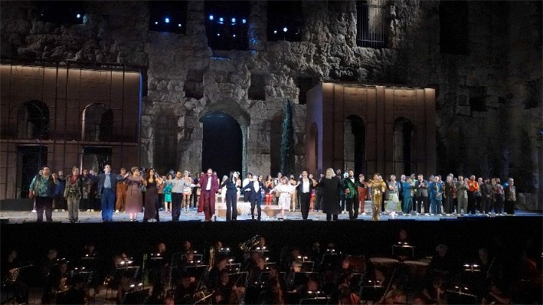 Με έναν αιχμηρό «Ριγολέττο» επέστρεψε η όπερα στο Ηρώδειο, έπειτα από τρία χρόνια