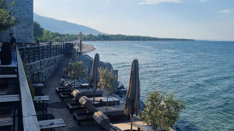 Οι δώδεκα κρυμμένοι άσοι στο μανίκι της Πιερίας που φέρνουν ταξιδιώτες