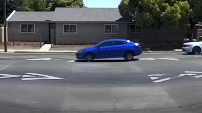 Έβαλαν δύο σαμαράκια σχεδόν κολλητά και τα αυτοκίνητα «πετούσαν» σε κάθε πέρασμα