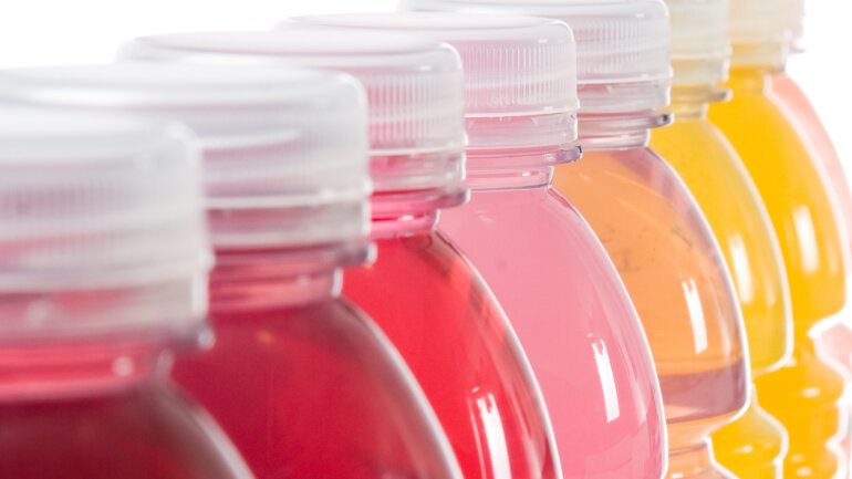 Πόσο πραγματικά χρήσιμα είναι τα αθλητικά ποτά;