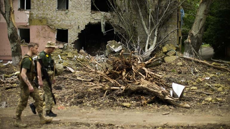 Οι ουκρανικές δυνάμεις κάνουν τα πάντα για να κρατήσουν τις θέσεις τους στο Σεβεροντονέτσκ, λέει ο δήμαρχος της πόλης