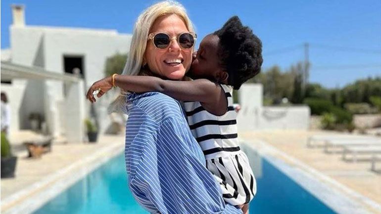 Χριστίνα Κοντοβά: Αναβλήθηκε η βάφτιση της κόρης της – Το μήνυμα της νονάς Σίσσυς Χρηστίδου