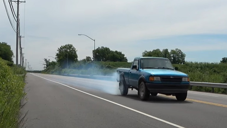 Έβαλε όπισθεν σε τετρακίνητο Ford Ranger ενώ κινούνταν με 72 χλμ./ώρα 