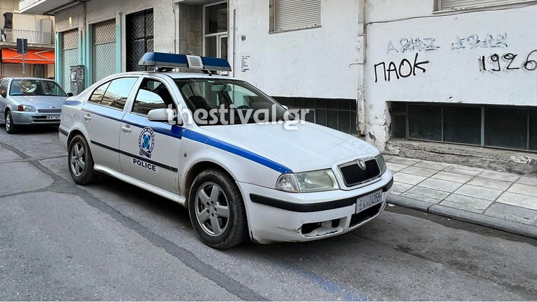 Θεσσαλονίκη: Άνδρας εντοπίστηκε νεκρός σε πρασιά πολυκατοικίας