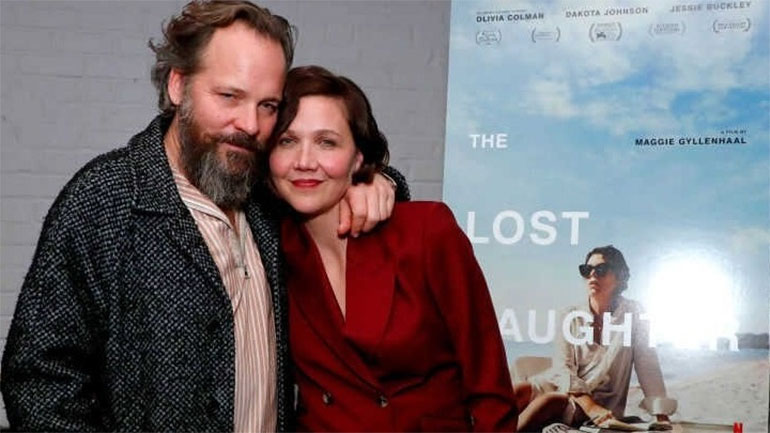 12ο Athens Open Air Film Festival: Πανελλήνια πρεμιέρα για τη «Χαμένη Κόρη» της Μάγκι Τζίλενχαλ