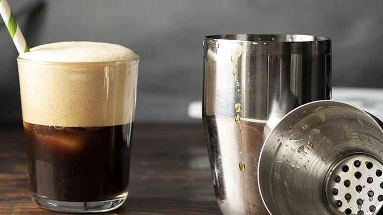 Μύθος ότι οι Έλληνες πίνουν πολλούς καφέδες – Στην κορυφή πλέον ο φρέντο – Αρκετά πίσω ο φραπές