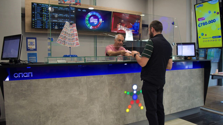 Ανεβάζει τη θερμοκρασία η ειδική καλοκαιρινή κλήρωση του Λαϊκού Λαχείου – 200 τυχερές πεντάδες θα κερδίσουν από 10.000 ευρώ στην κλήρωση της 24ης Ιουνίου