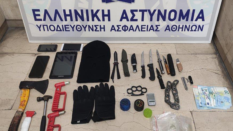 Συνελήφθησαν ανήλικοι ληστές – Φοβήθηκαν τα θύματα να πάνε για αναγνώριση