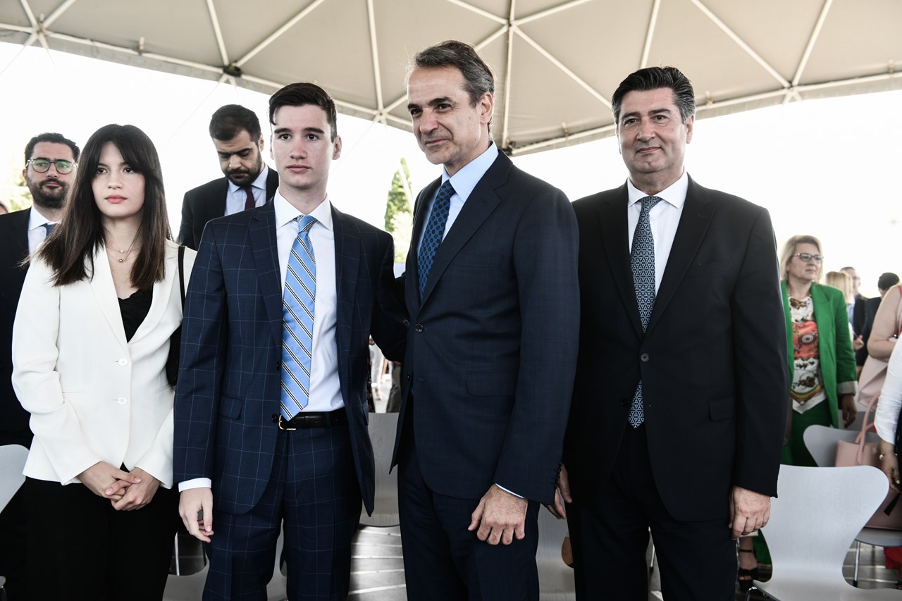 Ο Κυριάκος Μητσοτάκης με το σύζυγο της Φώφης Γεννηματά, Ανδρέα Τσούνη, και τα παιδιά της