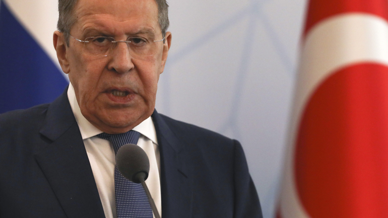 Ουκρανός δημοσιογράφος στρίμωξε τον Λαβρόφ στην Τουρκία: «Εκτός από σιτηρά, τι άλλο κλέψατε;»