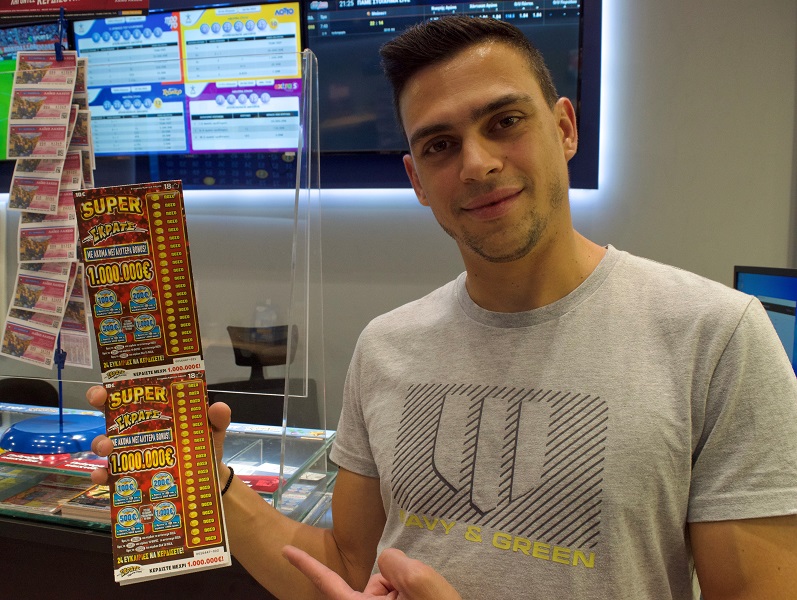 Ο κ. Νίκος Μωραΐτης, υπεύθυνος καταστήματος ΟΠΑΠ στα Μελίσσια