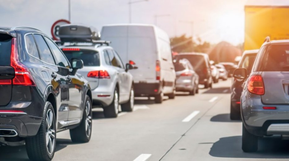 Η απαγόρευση των συμβατικών αυτοκινήτων «δώρο» στην Κίνα