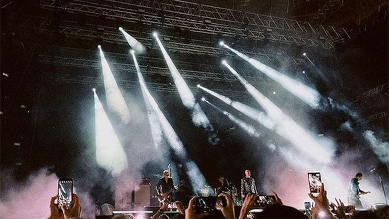 Release Athens 2022: Ο τραγουδιστής των Bauhaus πέταξε το μικρόφωνο και αποχώρησε από τη σκηνή