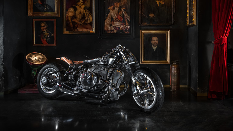 Η ξύλινη σέλα είναι πραγματικό γλυπτό!