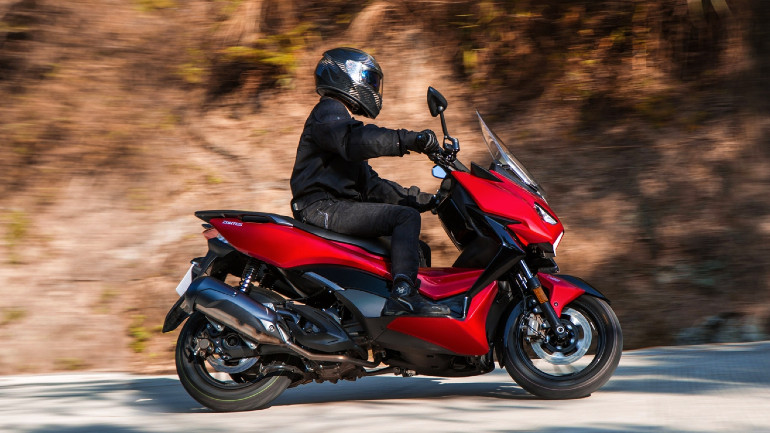 Πανίσχυρο και πολύ ιδιαίτερο το scooter της Zontes.