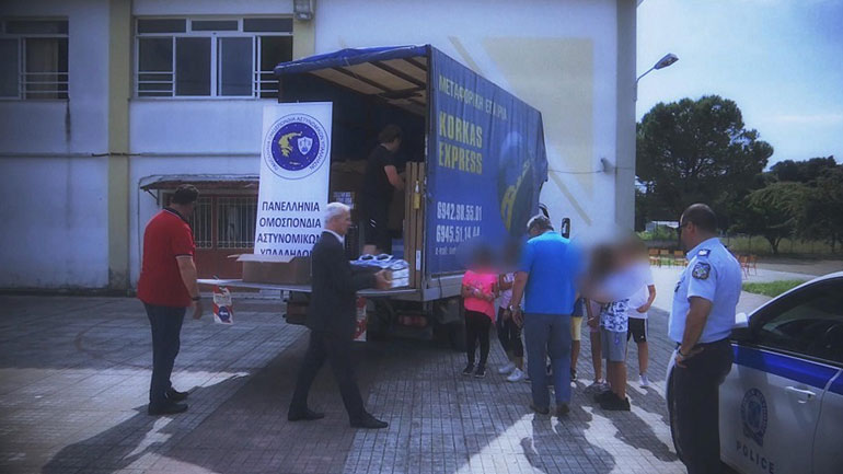 Ομοσπονδία αστυνομικών: Παρέδωσε εξοπλισμό για σχολεία και πυρόπληκτους μαθητές της Βόρειας Εύβοιας
