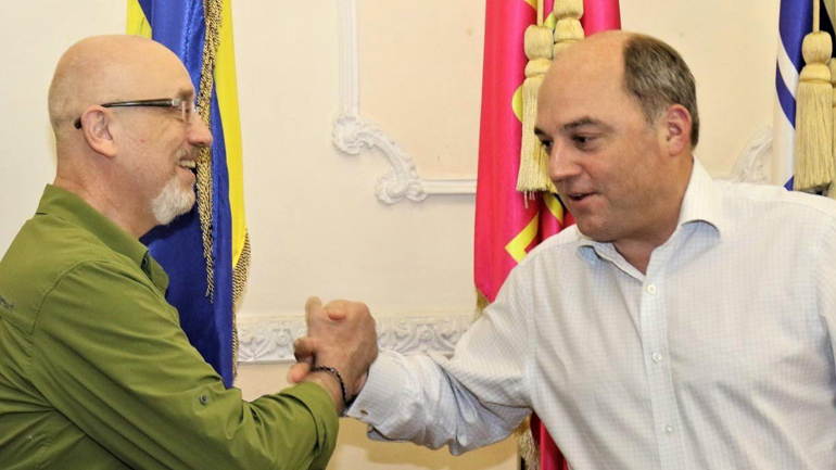 Οι υπουργοί Άμυνας Βρετανίας-Ουκρανίας συναντήθηκαν σήμερα στο Κίεβο