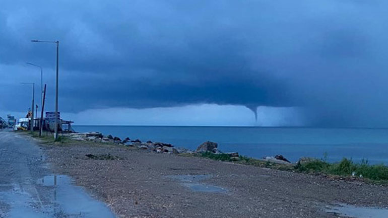 Χαλκιδική: Υδροστρόβιλος στα ανοιχτά των Νέων Μουδανιών Χαλκιδική: Υδροστρόβιλος στα ανοιχτά των Νέων Μουδανιών
